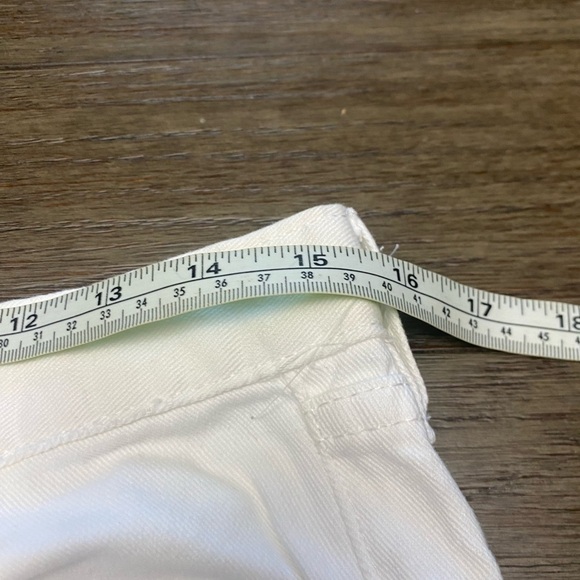 BDG DESTROYED MIDI BERMUDA LOW RISE SHORTS sz 27w
NWT - Picture 6 of 7